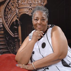 Meet your Posher, Dena a